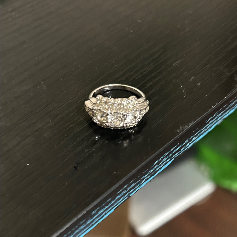 Dazzling Silver Women's Ring with Crystals